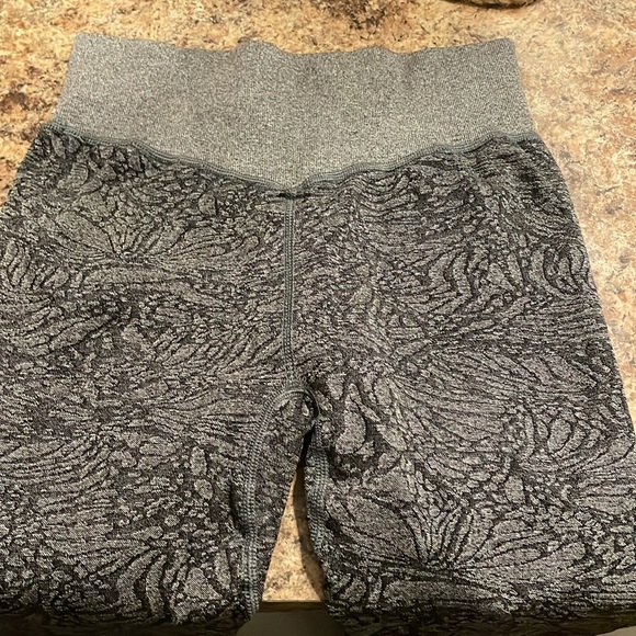 Iamfirstphorm women’s leggings grey multi color design size XS/S - Picture 9 of 10